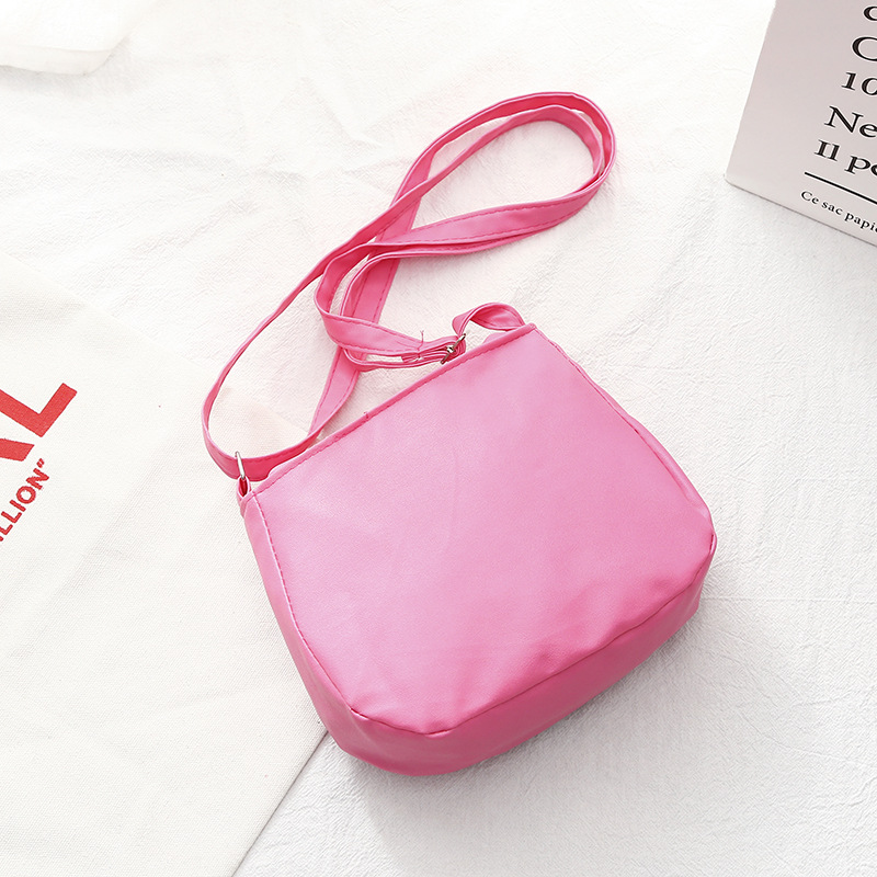 กระเป๋าเด็ก: เป้ LOL ปักเลื่อม ทรงมน