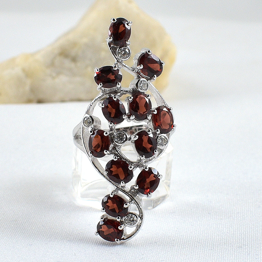 แหวนเงินแท้ราคาถูกชุบทองคำขาว พลอยแท้โกเมน 6.0 กะรัต เพชรCZ 0.18 กะรัต งานประณีตสวยงาม สั่งผลิตค่ะ