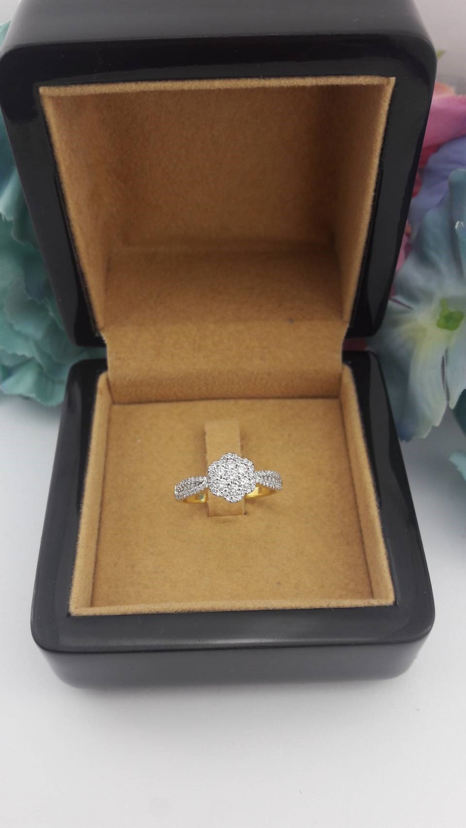 สั่งผลิตเพชรเบลเยี่ยมคัท แหวนแต่งงาน แหวนหมั้น ใส่เที่ยว ออกงาน แหวนทองคำ 18K เพชรแท้ 0.59 กะรัต 2.99 กรัม น้ำ 99 ราคาถูกมาก มีใบรับประกันค่ะ