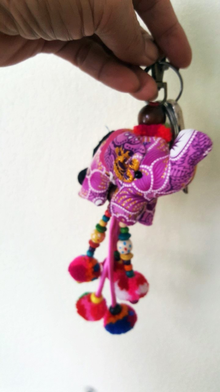 SIVAREE เศษผ้าตกแต่งเป็นรูปช้างห้อยพวงกุญแจ Upcycling Product ม่วง,เหลือง,แดง,เขียว กว้าง3นิ้วยาว3.5 นิ้ว