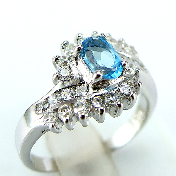 แหวนเงินแท้ราคาถูกชุบทองคำขาว สวิสบลูโทปาซแท้ 0.54 กะรัต เพชรCZ 0.60 กะรัต งานประณีตสวยงาม สั่งผลิตค่ะ