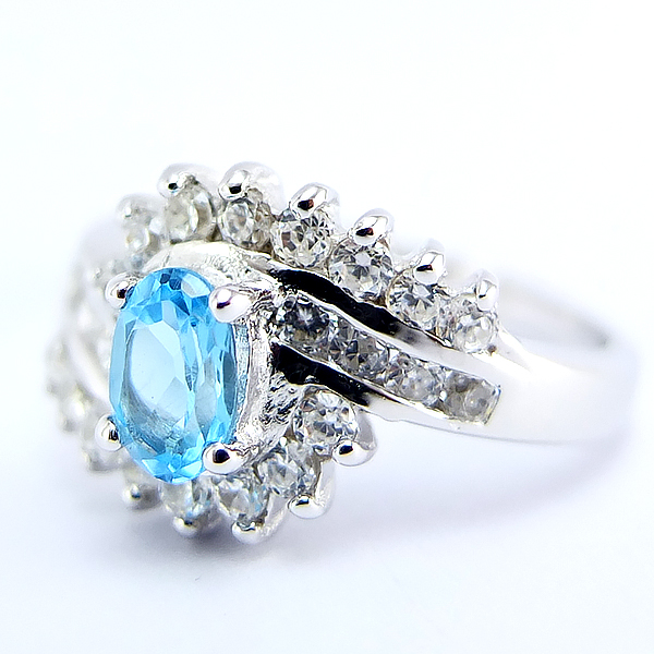 แหวนเงินแท้ราคาถูกชุบทองคำขาว สวิสบลูโทปาซแท้ 0.54 กะรัต เพชรCZ 0.60 กะรัต งานประณีตสวยงาม สั่งผลิตค่ะ