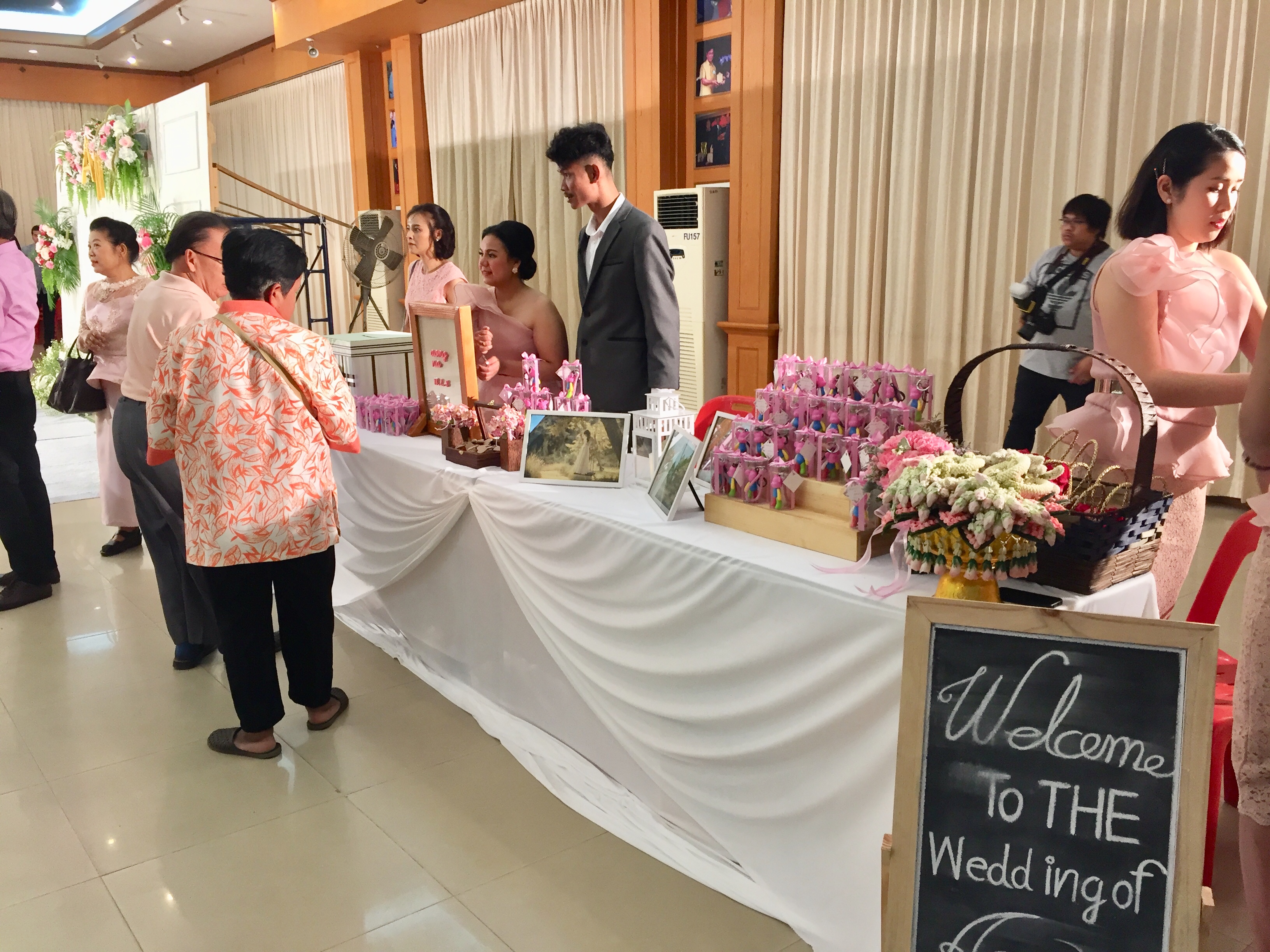 งานเลี้ยงฉลองมงคลสมรสช่วงเย็น 18กพ61 ณ หอประชุม รร.ปทุมวิไล อ.เมือง จ.ปทุมธานี