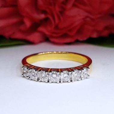 สั่งผลิตเพชรเบลเยี่ยมคัท แหวนแต่งงาน แหวนหมั้น ใส่เที่ยว ออกงาน แหวนทองคำ 18K เพชรแท้ 0.64 กะรัต 4.20 กรัม น้ำ 99 ราคาถูกมาก มีใบรับประกันค่ะ