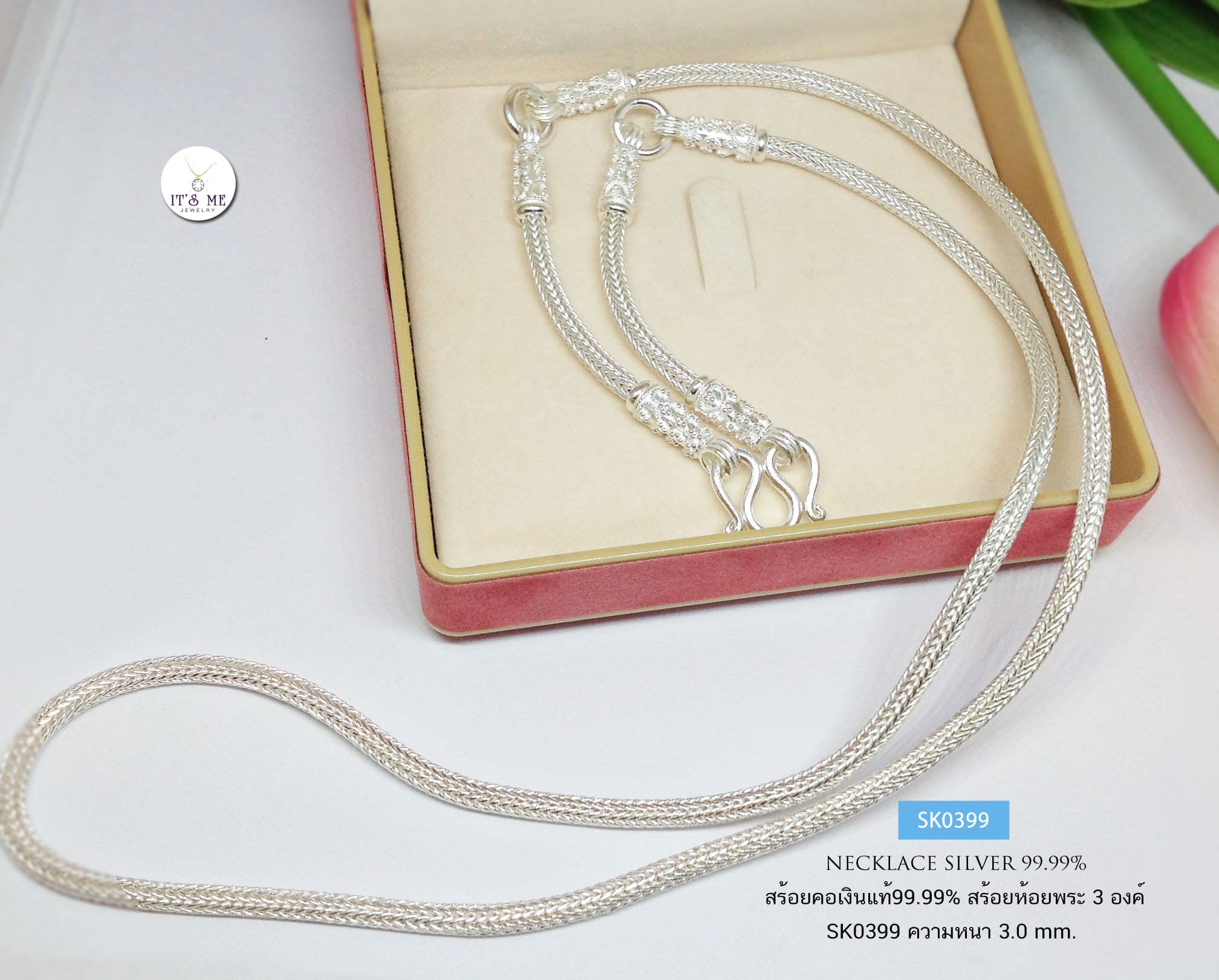 สร้อยคอเงินแท้99.9% งานสุโขทัย ลายสี่เสากลม งานทำมือ ห้อยพระ 3 องค์ งานจริงสวยมากๆ ค่ะ ประมาณทอง 2.56 บาทตัน เหมาะสำหรับผู้หญิงและชาย (งานสุโขทัย-งานช่างทอง) สร้อยหนา 3.0 มิล
