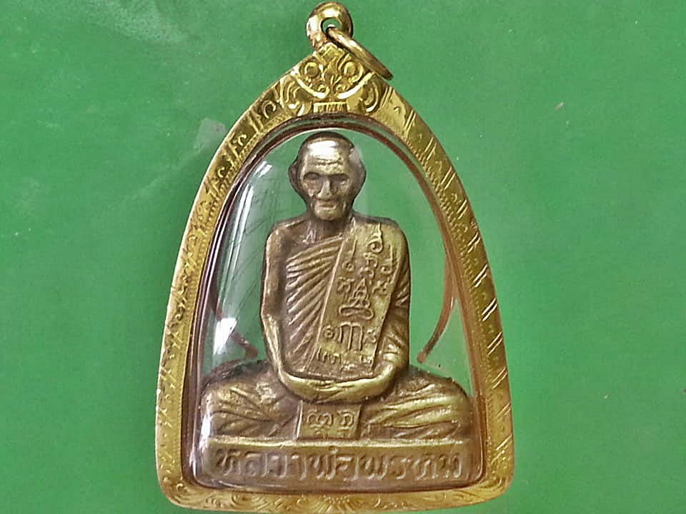 รูปเหมือน หลวงพ่อพรหม วัดช่องแค เลี่ยมทอง