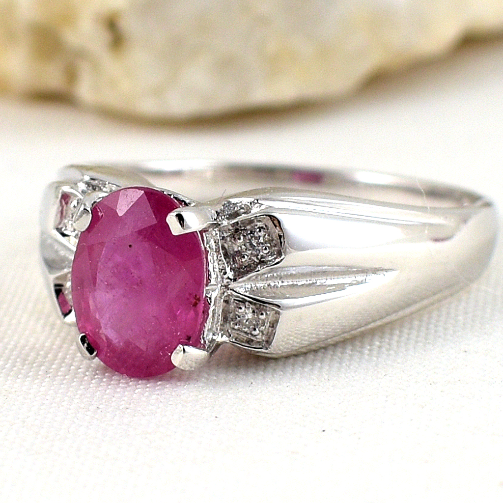 แหวนเงินแท้ราคาถูกชุบทองคำขาว ทับทิมแท้ 1.60 กะรัต เพชรCZ 0.04 กะรัต งานประณีตสวยงาม สั่งผลิตค่ะ