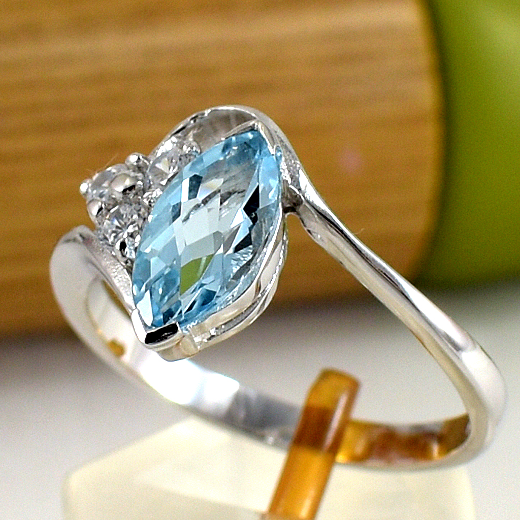 แหวนเงินแท้ราคาถูกชุบทองคำขาว สกายบลูโทปาซแท้ 1.25 กะรัต เพชรCZ 0.18 กะรัต งานประณีตสวยงาม สั่งผลิตค่ะ