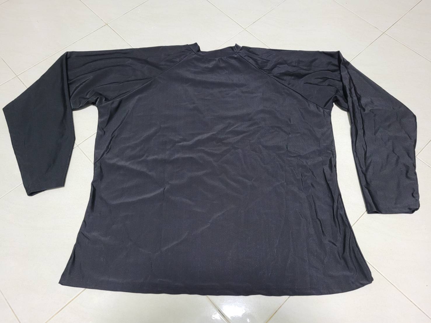 เสื้้อว่ายน้ำชายสีดำ 7xl ผ้ากันแดดไซส์ใหญ่รอบอก 52-60 รอบวงแขน 22นิ้ว (ก่อนยืด) ยาว 27 นิ้ว ผ้าดี เนื้อหนา ระบายควมร้อนได้ดีมากค่ะ