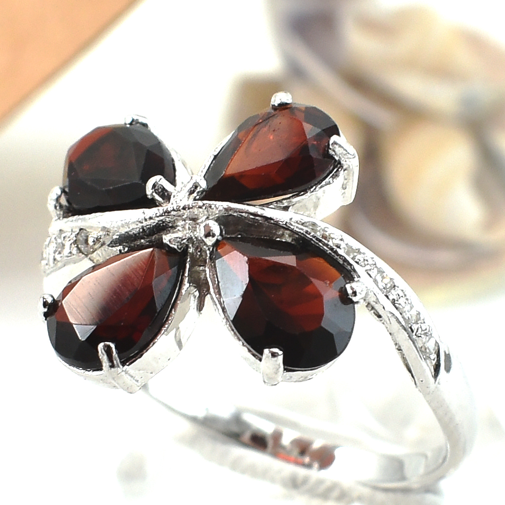 แหวนเงินแท้ราคาถูกชุบทองคำขาว พลอยแท้โกเมน 3.20 กะรัต เพชรCZ 0.088 กะรัต งานประณีตสวยงาม สั่งผลิตค่ะ