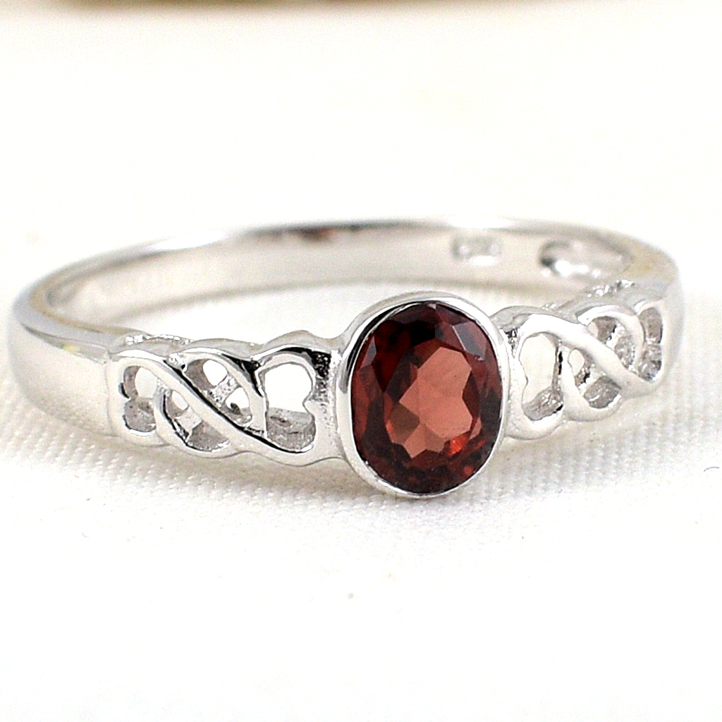 แหวนเงินแท้ราคาถูกชุบทองคำขาว โกเมนแท้ 0.45 กะรัต งานประณีตสวยงาม สั่งผลิตค่ะ