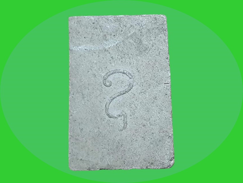 หลวงพ่อขนมต้ม วัดบางลำภู เพชรบุรี เนื้อผง หลังอุ รุ่นแรก ปี 2510 (หักชำรุด)