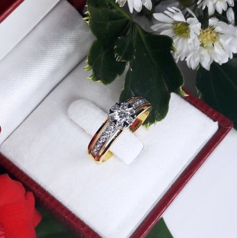 สั่งผลิตเพชรเบลเยี่ยมคัท แหวนแต่งงาน แหวนหมั้น ใส่เที่ยว ออกงาน แหวนทองคำ 18K เพชรแท้ 0.36 กะรัต 4.37 กรัม น้ำ 99 ราคาถูกมาก มีใบรับประกันค่ะ