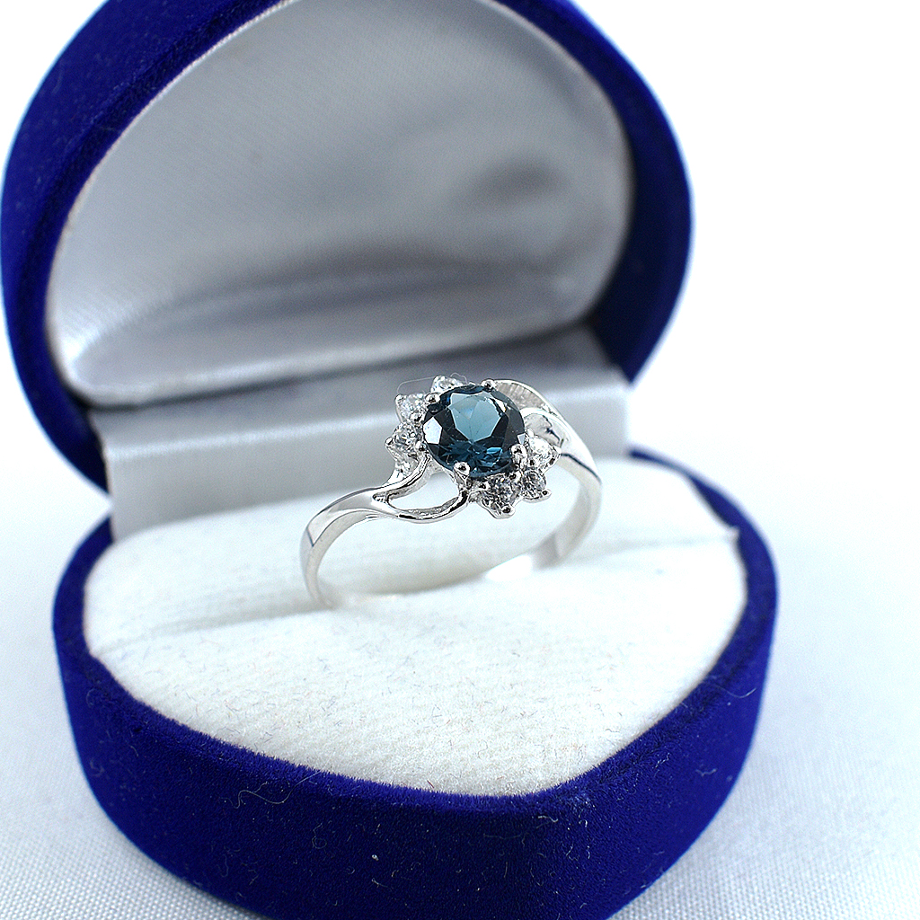 แหวนเงินแท้ราคาถูกชุบทองคำขาว ลอนดอนบลูโทปาซแท้ 1.15 กะรัต เพชรCZ 0.18 กะรัต งานประณีตสวยงาม สั่งผลิตค่ะ