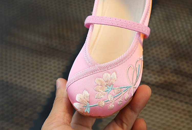 F รองเท้าจีนเด็ก ดอกไม้ขาว