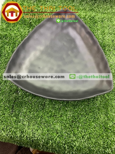 จานลึกทรงสามเหลี่ยมลายหิน 12 นิ้ว สีดำ