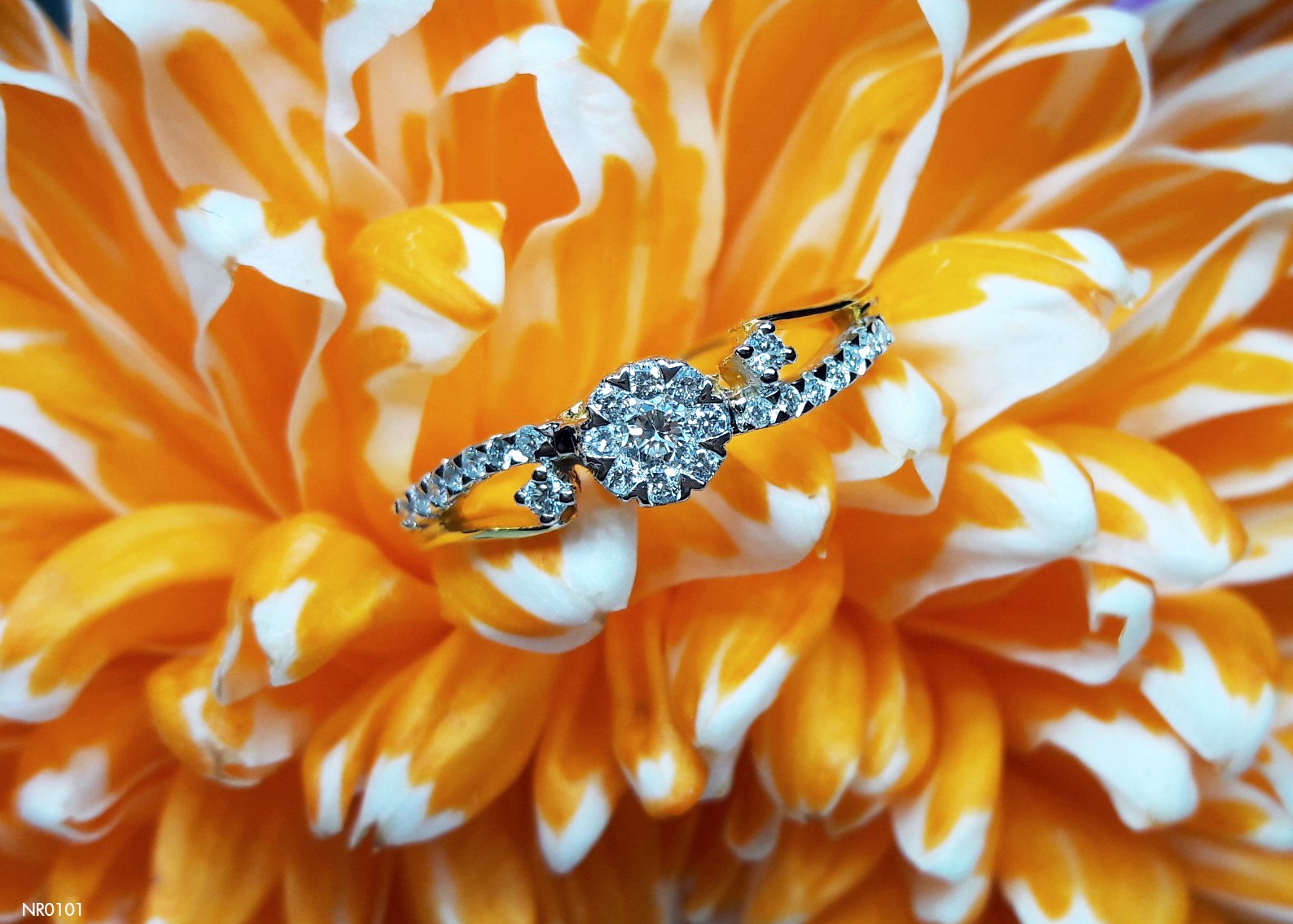 สั่งผลิตเพชรเบลเยี่ยมคัท แหวนแต่งงาน แหวนหมั้น ใส่เที่ยว ออกงาน แหวนทองคำ 18K เพชรแท้ 0.30 กะรัต 2.79 กรัม น้ำ 99 ราคาถูกมาก มีใบรับประกันค่ะ