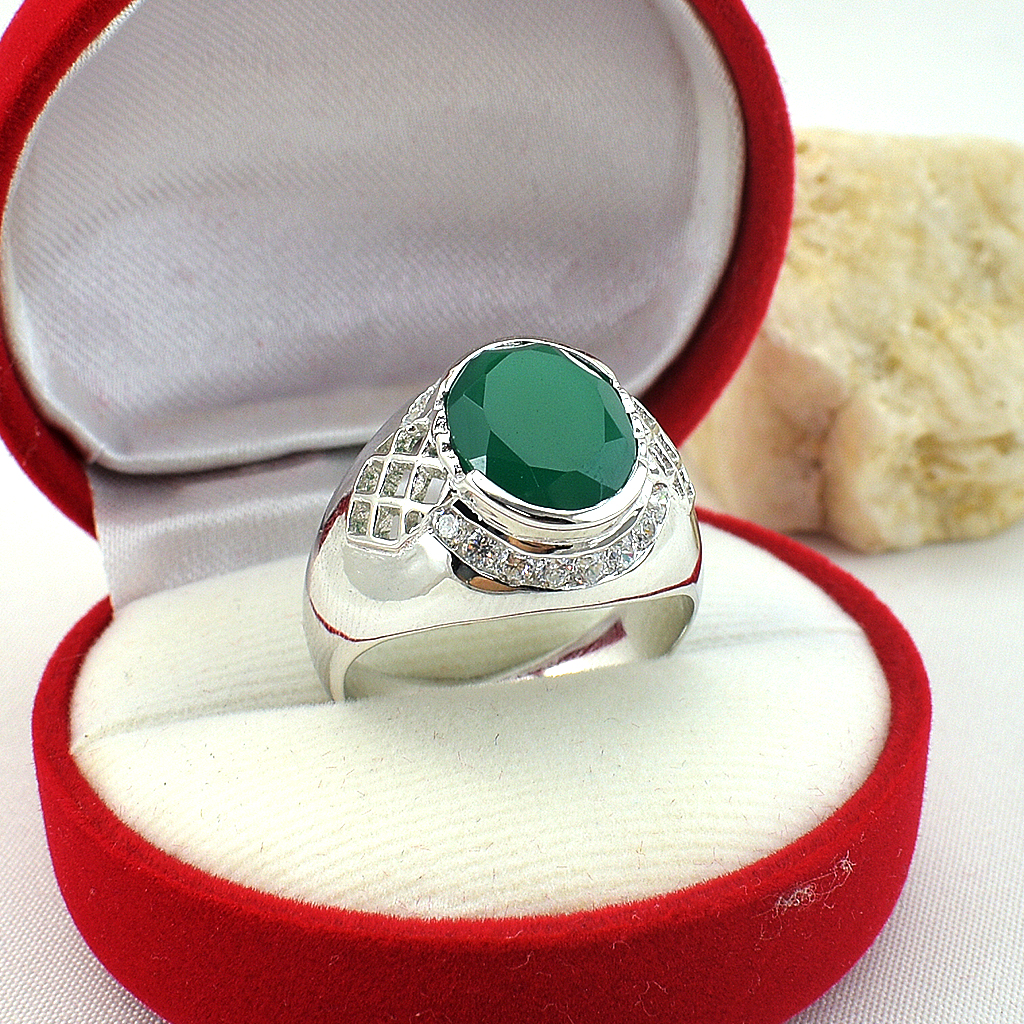 แหวนเงินแท้ราคาถูกชุบทองคำขาว พลอยแท้กรีนอะเกท 6.0 กะรัต เพชรCZ 0.48 กะรัต งานประณีตสวยงาม สั่งผลิตค่ะ