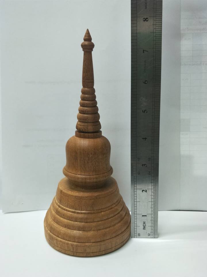 เจดีย์ไม้มะฮอกกานี ใส่พระธาตุ อบน้ำมันจันทน์หอม Pagoda Gardenia Ervatamia wood Mok wood casket for relics ขนาดสูง 8 นิ้ว