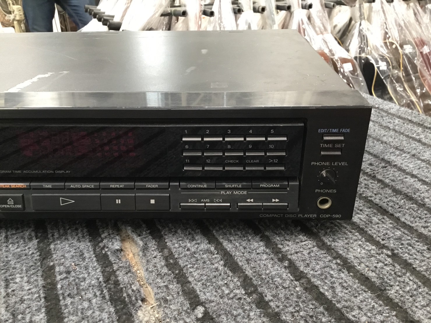 เครื่องเล่น CD SONY CDP-590 สินค้าไม่พร้อมใช้งาน (ต้องซ่อม)