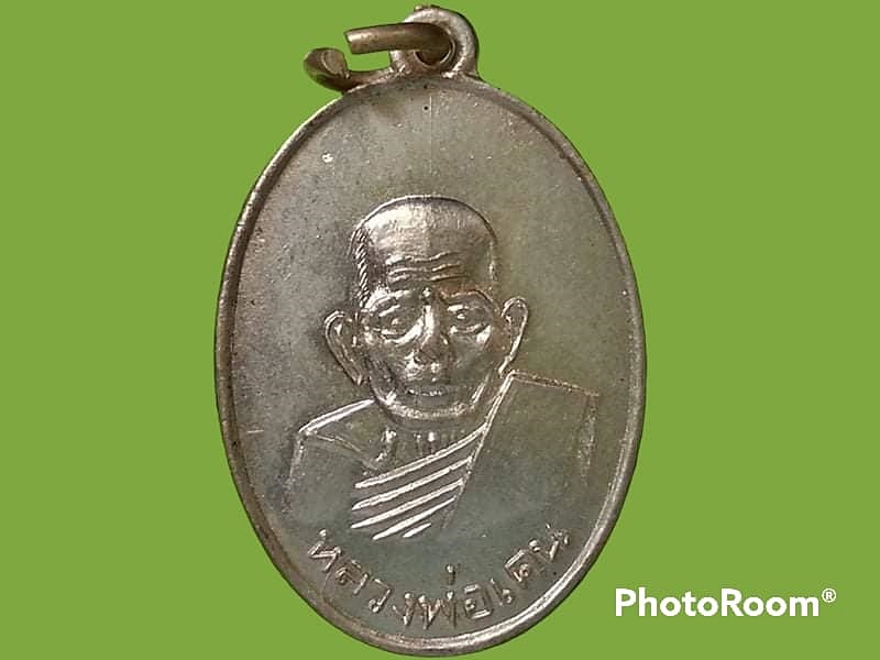 เหรียญ หลวงพ่อเคน วัดถ้ำเขาอีโต้ จ.ปราจีนบุรี อายุ 108 ปี 2510 วัตถุมงคลที่ท่านสร้างที่เด่นๆ อย่างภาพถ่ายที่สร้างเนื่องในอายุ 100 ปี 106ปี 108ปี ท่านจะนั่งประดิษฐ์ประดอยโดยแต่ละรุ่นจะมีไซดูดทรัพย์ สาริกา และตะกรุด โดยท่านจะทำเองทั้งหมด