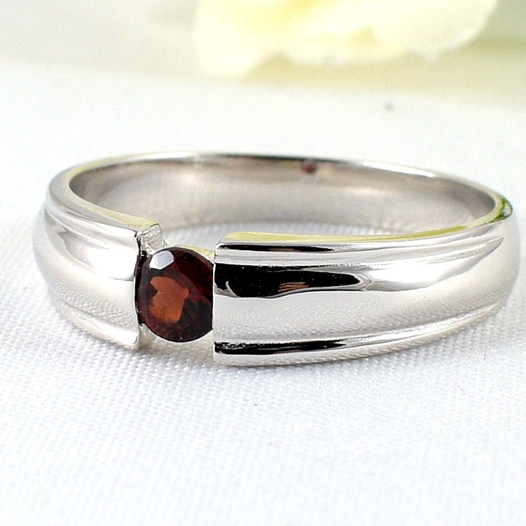 แหวนเงินแท้ราคาถูกชุบทองคำขาว โกเมนแท้ 0.35 กะรัต งานประณีตสวยงาม สั่งผลิตค่ะ