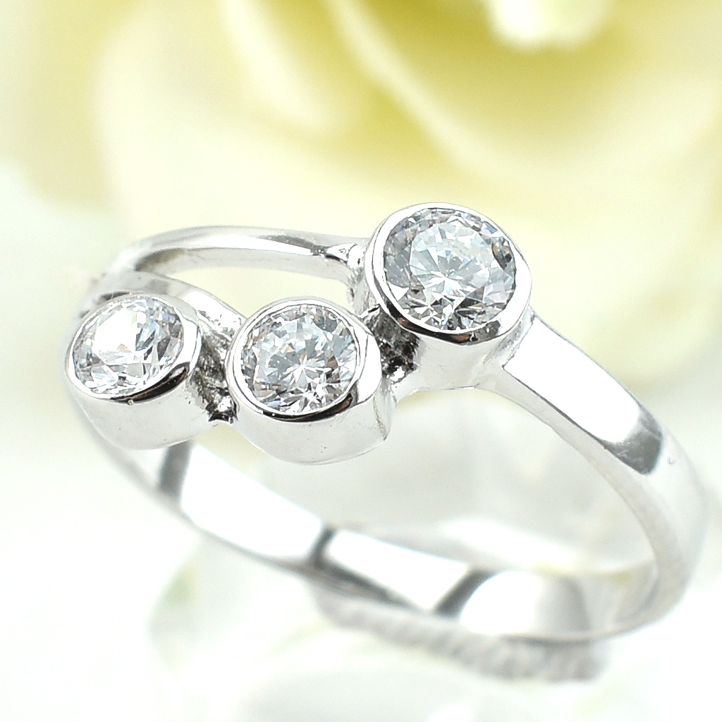 แหวนเงินแท้ราคาถูกชุบทองคำขาว เพชรCZแท้ 0.50 กะรัต งานประณีตสวยงาม สั่งผลิตค่ะ