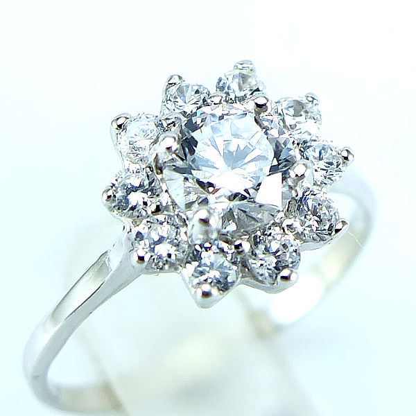 แหวนเงินแท้ราคาถูกชุบทองคำขาว เพชรCZเม็ดกลาง 0.50 กะรัต เพชรCZเม็ดข้าง 0.20 กะรัต งานประณีตสวยงาม สั่งผลิตค่ะ