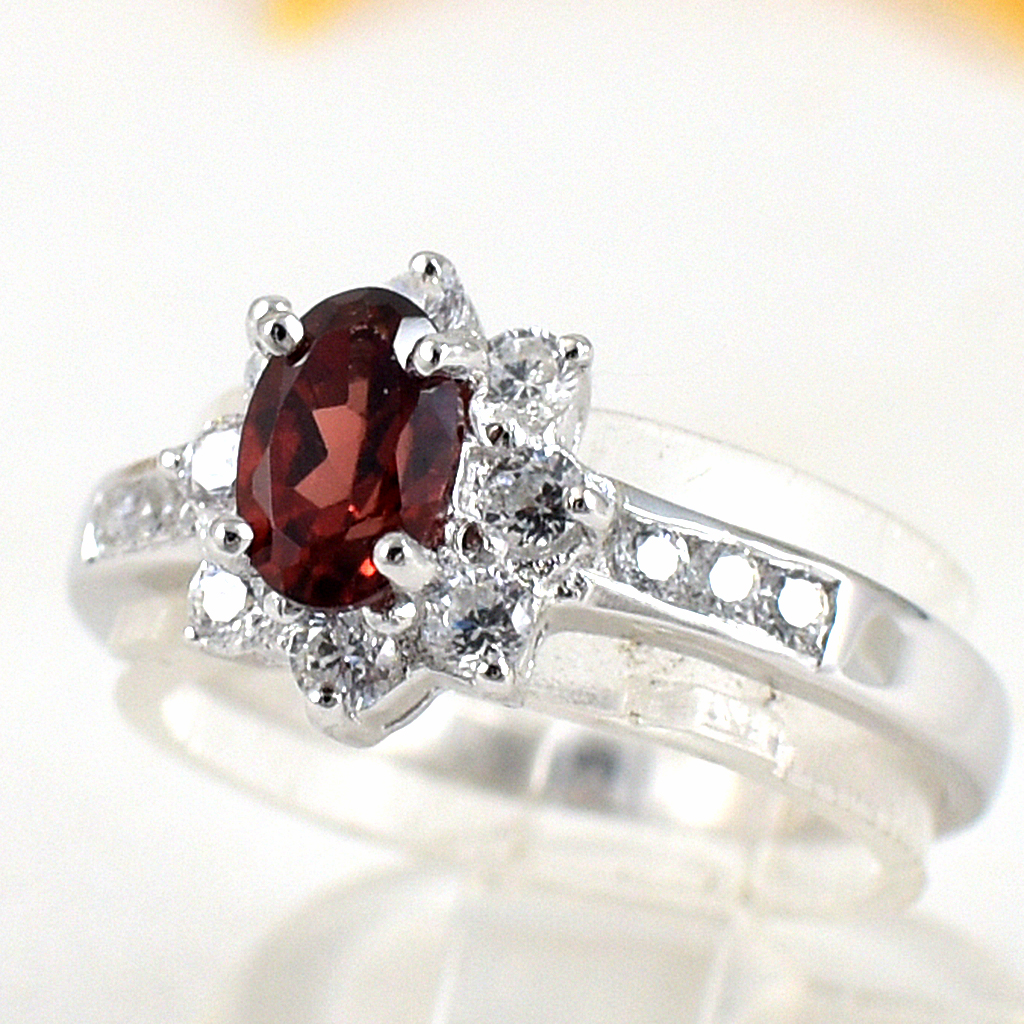 แหวนเงินแท้ราคาถูกชุบทองคำขาว พลอยแท้โกเมน 0.55 กะรัต เพชรCZ 0.33 กะรัต งานประณีตสวยงาม สั่งผลิตค่ะ