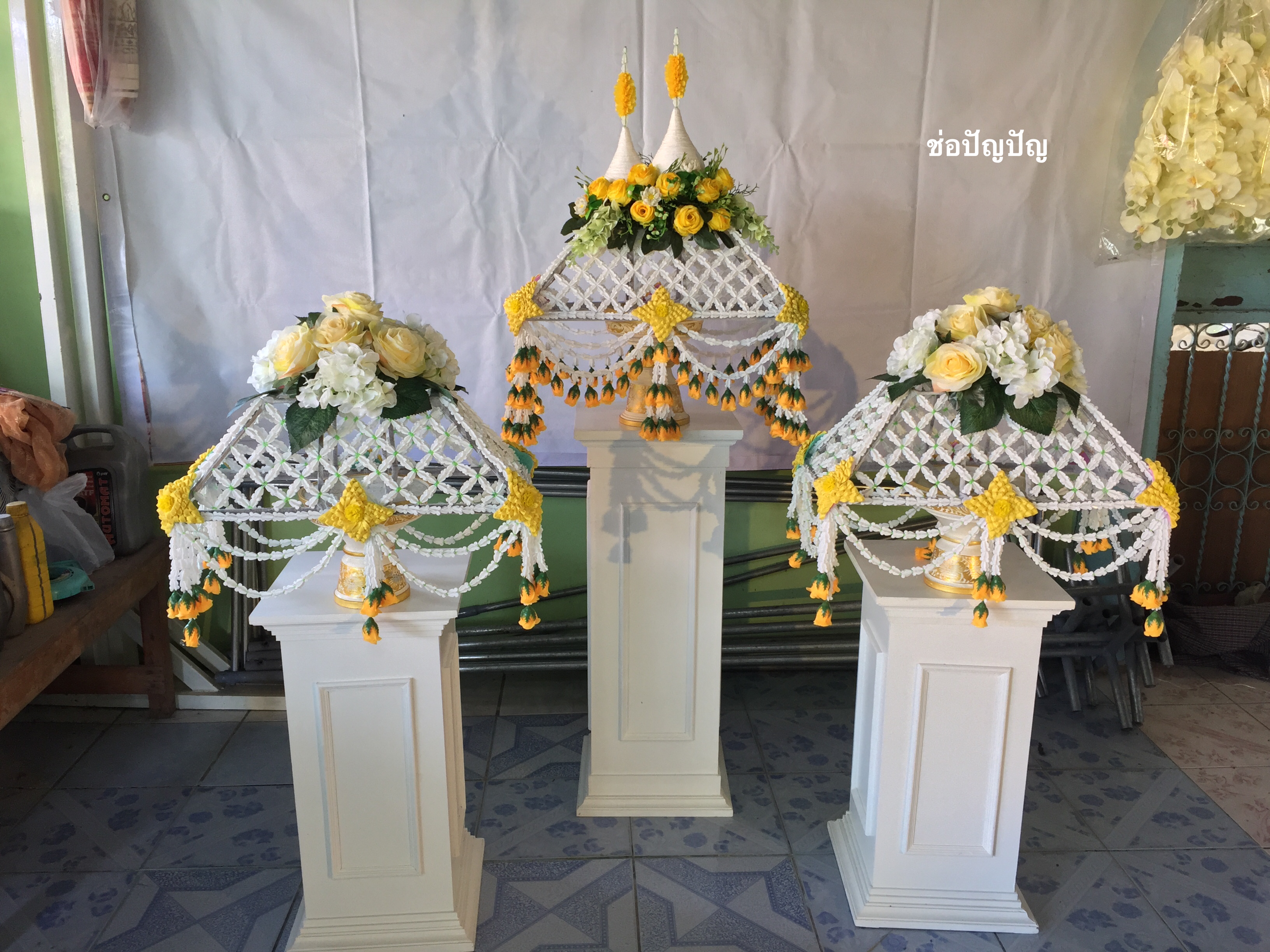 ที่คลุมผ้าไตรดอกไม้ประดิษฐ์