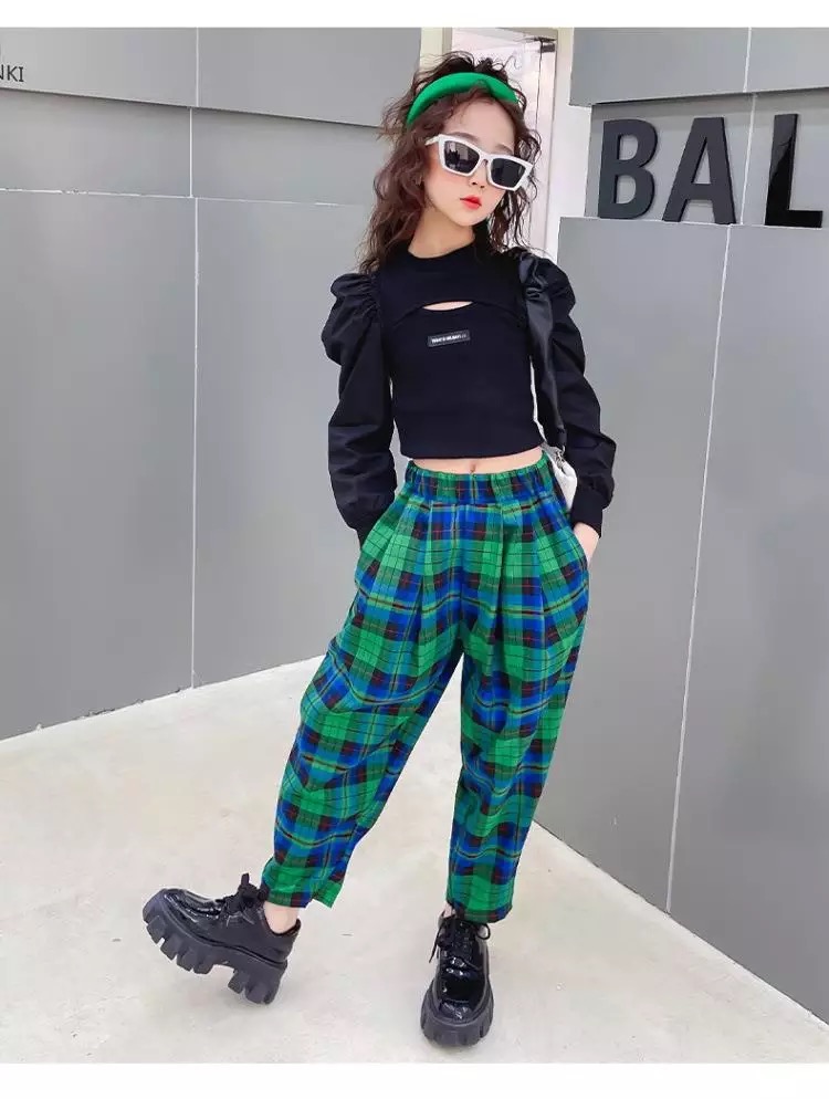 ชุดเต้น แดนซ์เสื้อแขนยาวสีขาว+กางเกงลายสก๊อต สีแดง