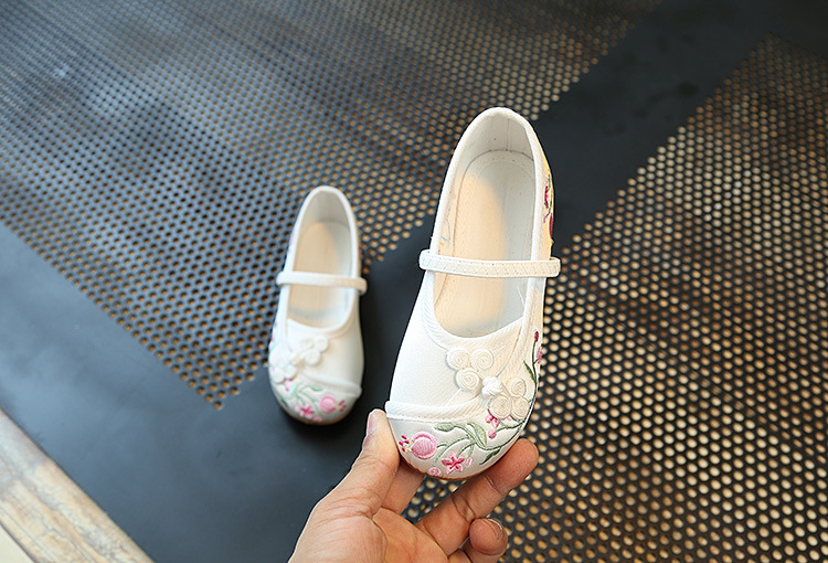 F รองเท้าจีนเด็ก ลายกระดุม ใหม่