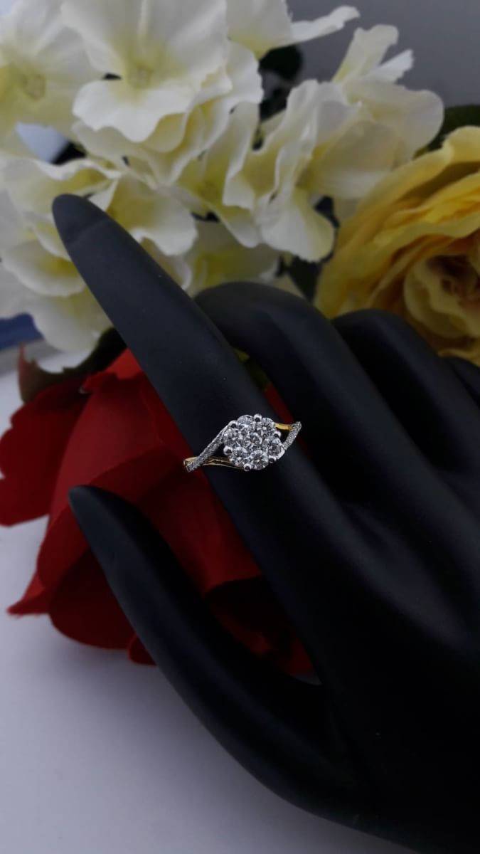 สั่งผลิตเพชรเบลเยี่ยมคัท แหวนแต่งงาน แหวนหมั้น ใส่เที่ยว ออกงาน แหวนทองคำ 18K เพชรแท้ 0.69 กะรัต 2.96 กรัม น้ำ 99 ราคาถูกมาก มีใบรับประกันค่ะ