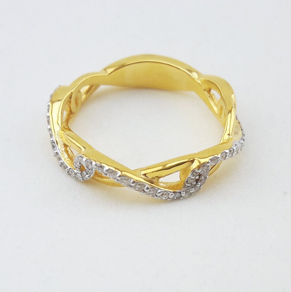 สั่งผลิตเพชรเบลเยี่ยมคัท แหวนแต่งงาน แหวนหมั้น ใส่เที่ยว ออกงาน แหวนทองคำ 18K เพชรแท้ 0.24 กะรัต 3.84 กรัม น้ำ 99 ราคาถูกมาก มีใบรับประกันค่ะ