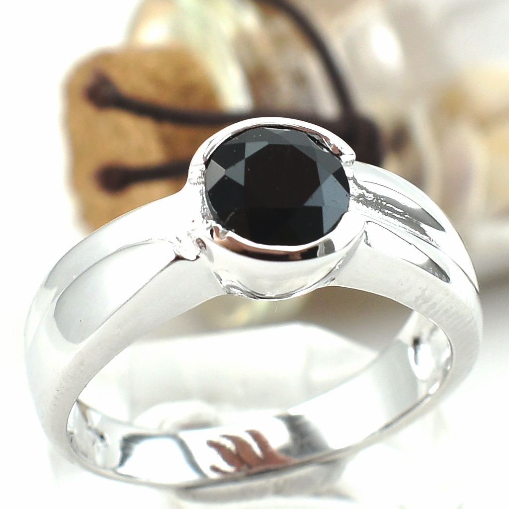 แหวนเงินแท้ราคาถูกชุบทองคำขาว นิลแท้ 1.05 กะรัต งานประณีตสวยงาม สั่งผลิตค่ะ