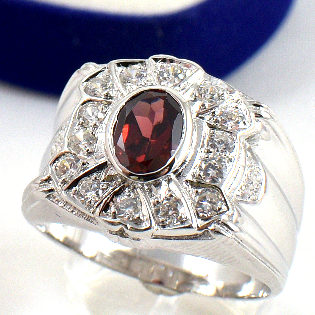 แหวนเงินแท้ราคาถูกชุบทองคำขาว พลอยแท้โกเมน 1.65 กะรัต เพชรCZ 0.77 กะรัต งานประณีตสวยงาม สั่งผลิตค่ะ