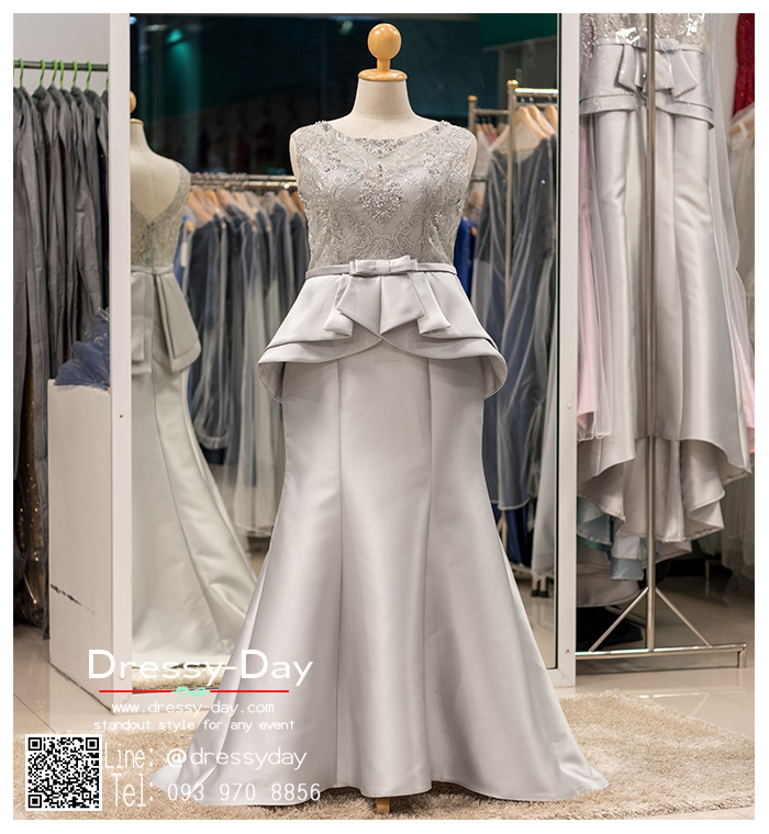 รหัส ชุดราตรีคนอ้วน :PF050 ชุดราตรียาวคนอ้วน ผ้าลูกไม้เรียบหรู งานปักมือ สีเทา กระโปรงผ้าไหมเล่นดีเทลระบายชายช่วงเอว เหมาะสำหรับงานแต่งงาน งานกลางคืน กาล่าดินเนอร์ ชุดไทยประยุกต์