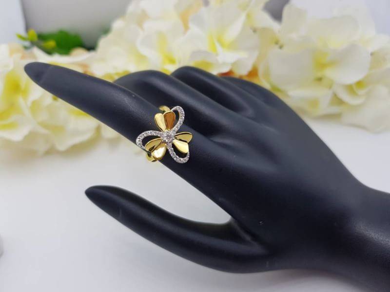 สั่งผลิตเพชรเบลเยี่ยมคัท แหวนแต่งงาน แหวนหมั้น ใส่เที่ยว ออกงาน แหวนทองคำ 18K เพชรแท้ 0.33 กะรัต 3.52 กรัม น้ำ 99 ราคาถูกมาก มีใบรับประกันค่ะ