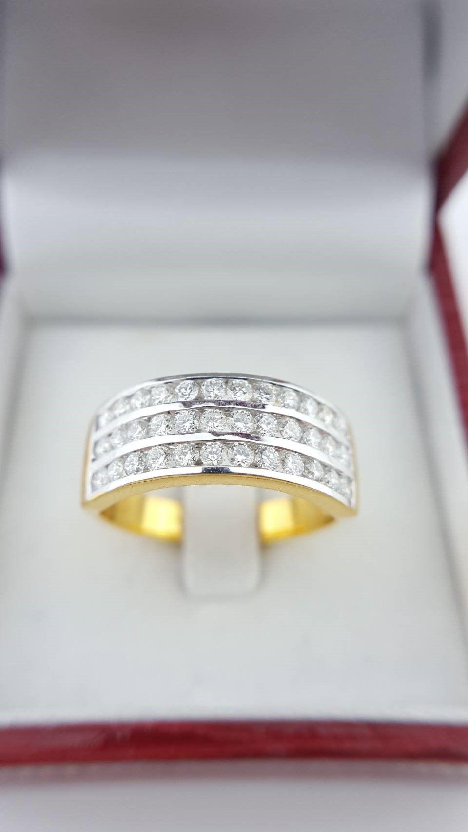 สั่งผลิตเพชรเบลเยี่ยมคัท แหวนแต่งงาน แหวนหมั้น ใส่เที่ยว ออกงาน แหวนทองคำ 18K เพชรแท้ 0.80 กะรัต 5.69 กรัม น้ำ 99 ราคาถูกมาก มีใบรับประกันค่ะ