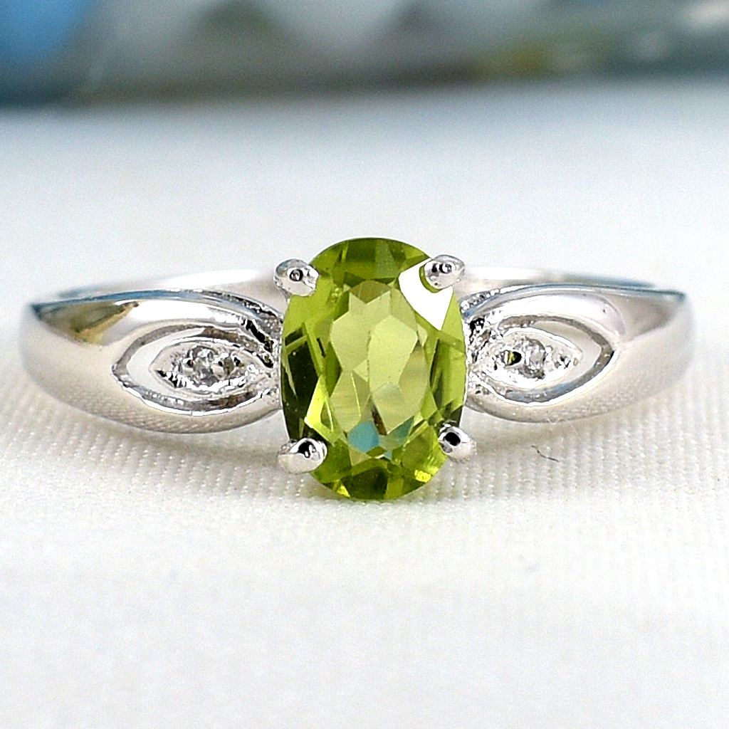 แหวนเงินแท้ราคาถูกชุบทองคำขาว เพอริดอทแท้ 0.82 กะรัต เพชรCZ 0.014 กะรัต งานประณีตสวยงาม สั่งผลิตค่ะ