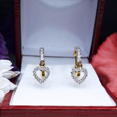 สั่งผลิตต่างหูทองเพชรเบลเยี่ยมคัท ใส่ทุกวัน ใส่เที่ยว ออกงาน เพชรแท้ ทอง18K 53 ตัง 3.80 กรัม น้ำ 98 ราคาถูกมาก มีใบรับประกันค่ะ