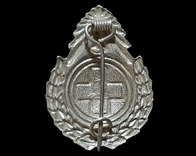 เข็มกลัด สภากาชาดไทย