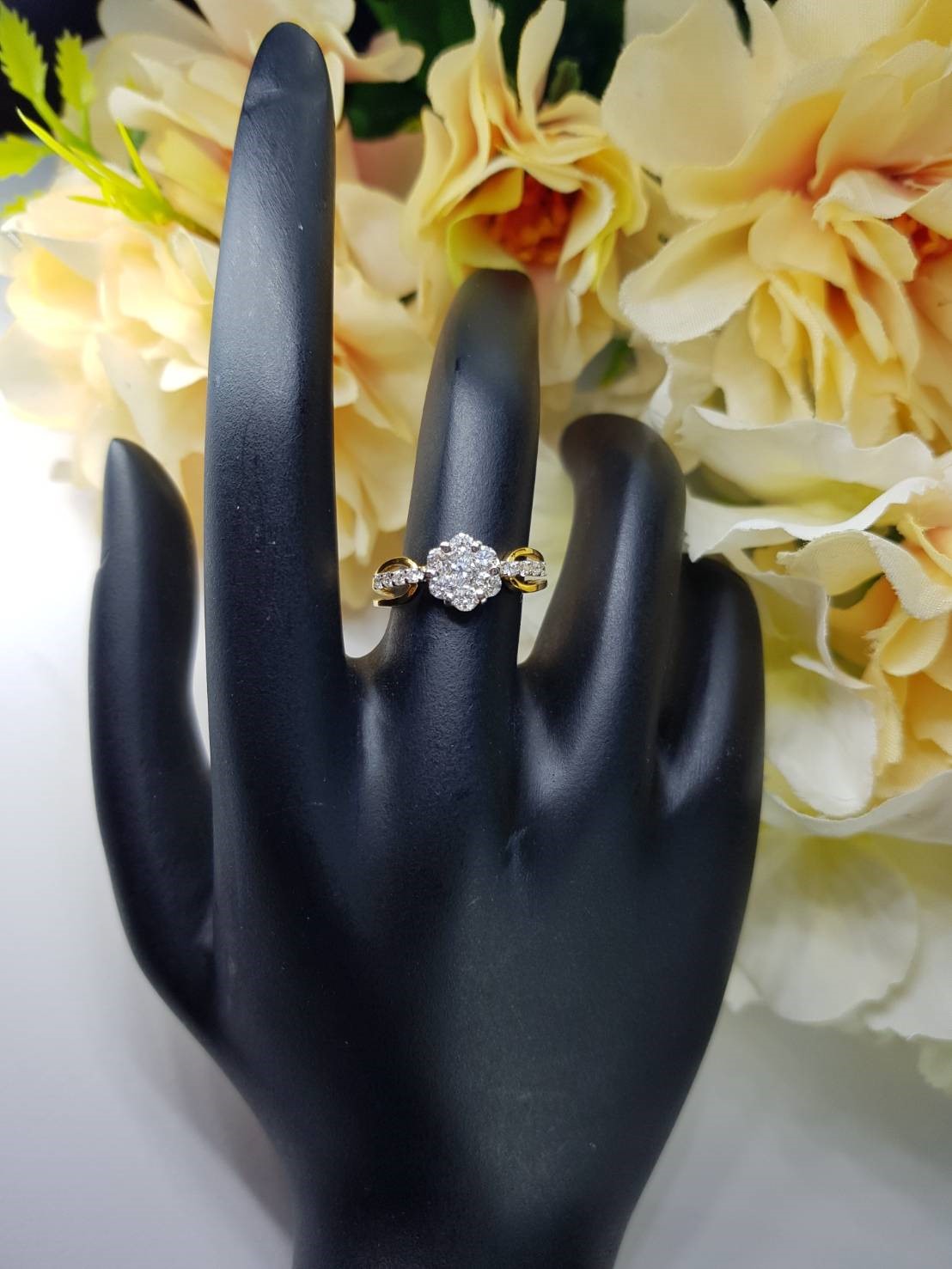 สั่งผลิตเพชรเบลเยี่ยมคัท แหวนแต่งงาน แหวนหมั้น ใส่เที่ยว ออกงาน แหวนทองคำ 18K เพชรแท้ 0.66 กะรัต 2.32 กรัม น้ำ 99 ราคาถูกมาก มีใบรับประกันค่ะ