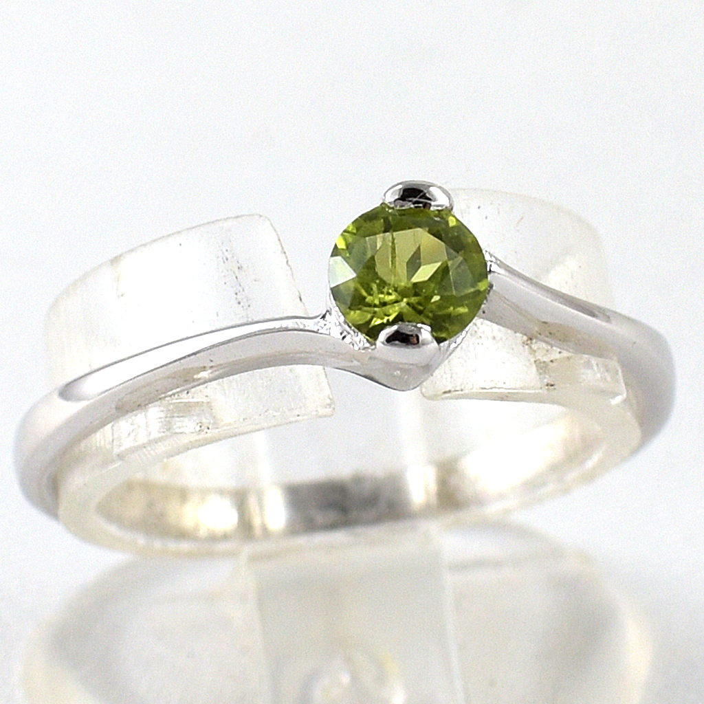 แหวนเงินแท้ราคาถูกชุบทองคำขาว เพอริดอทแท้ 0.30 กะรัต งานประณีตสวยงาม สั่งผลิตค่ะ