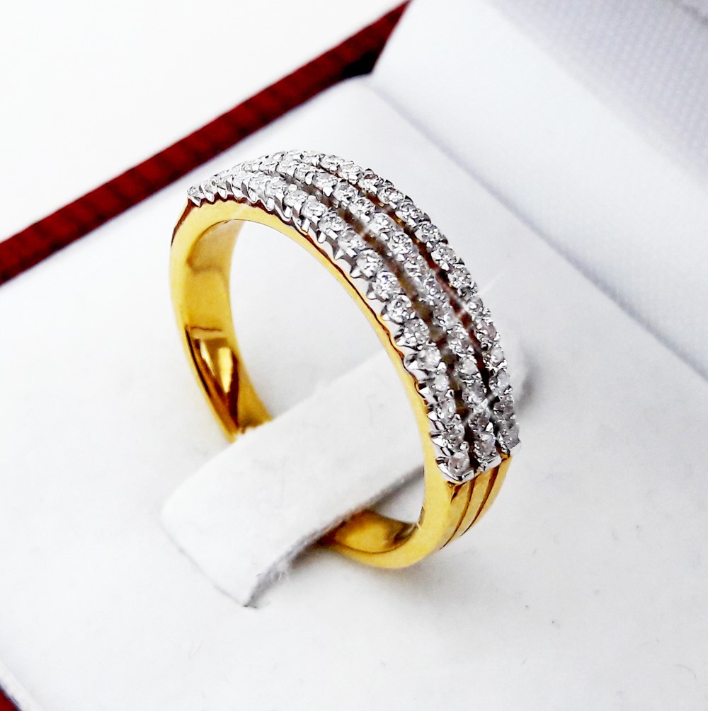 สั่งผลิตเพชรเบลเยี่ยมคัท แหวนแต่งงาน แหวนหมั้น ใส่เที่ยว ออกงาน แหวนทองคำ 18K เพชรแท้ 0.40 กะรัต 4.55 กรัม น้ำ 99 ราคาถูกมาก มีใบรับประกันค่ะ
