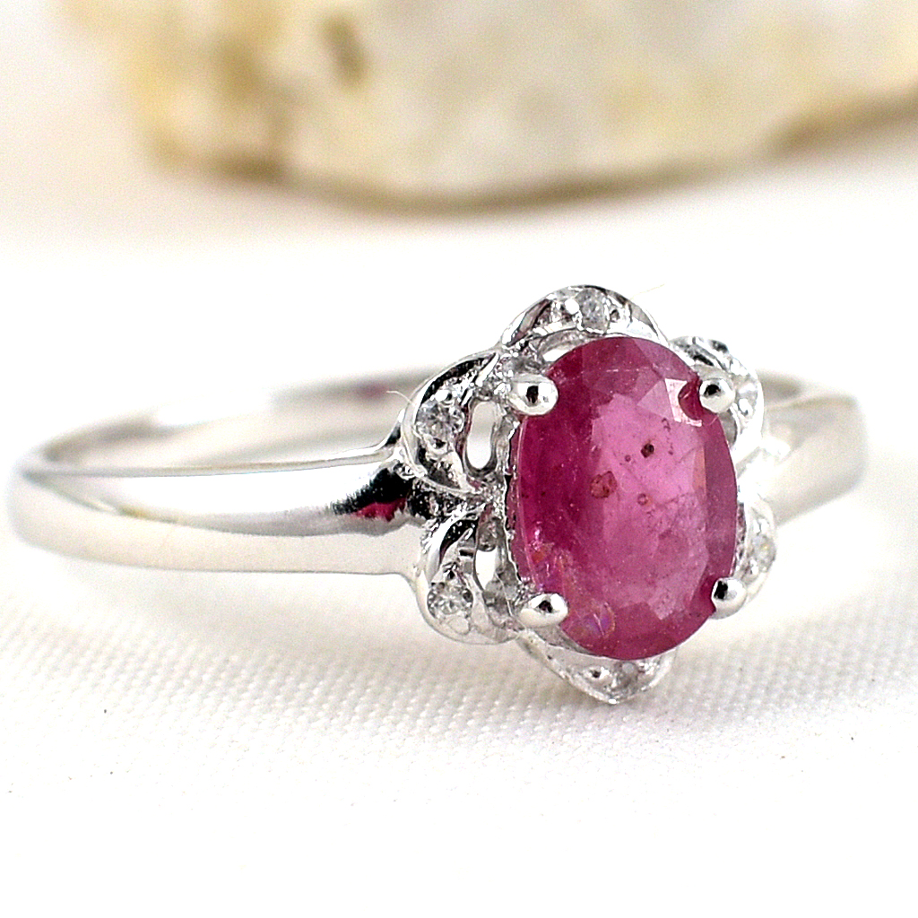 แหวนเงินแท้ราคาถูกชุบทองคำขาว ทับทิมแท้ 0.95 กะรัต เพชรCZ 0.036 กะรัต งานประณีตสวยงาม สั่งผลิตค่ะ