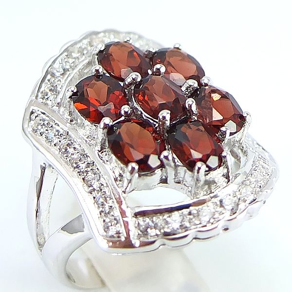 แหวนเงินแท้ราคาถูกชุบทองคำขาว พลอยแท้โกเมน 3.50 กะรัต เพชรCZ 0.28 กะรัต งานประณีตสวยงาม สั่งผลิตค่ะ