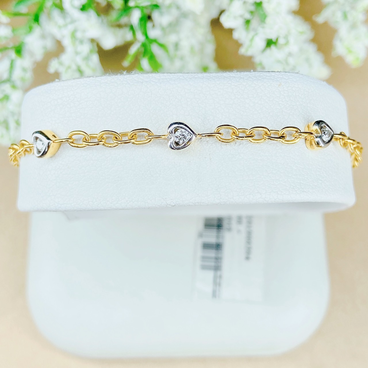 สร้อยข้อมือเพชรกลมฝังเป็นรูปหัวใจลายห่วงโซ่ ตัวล็อคตะขอเป็นกุญเเจ สร้อยเส้นน่ารัก ใส่สบายๆวันชิลล์ๆค่ะ