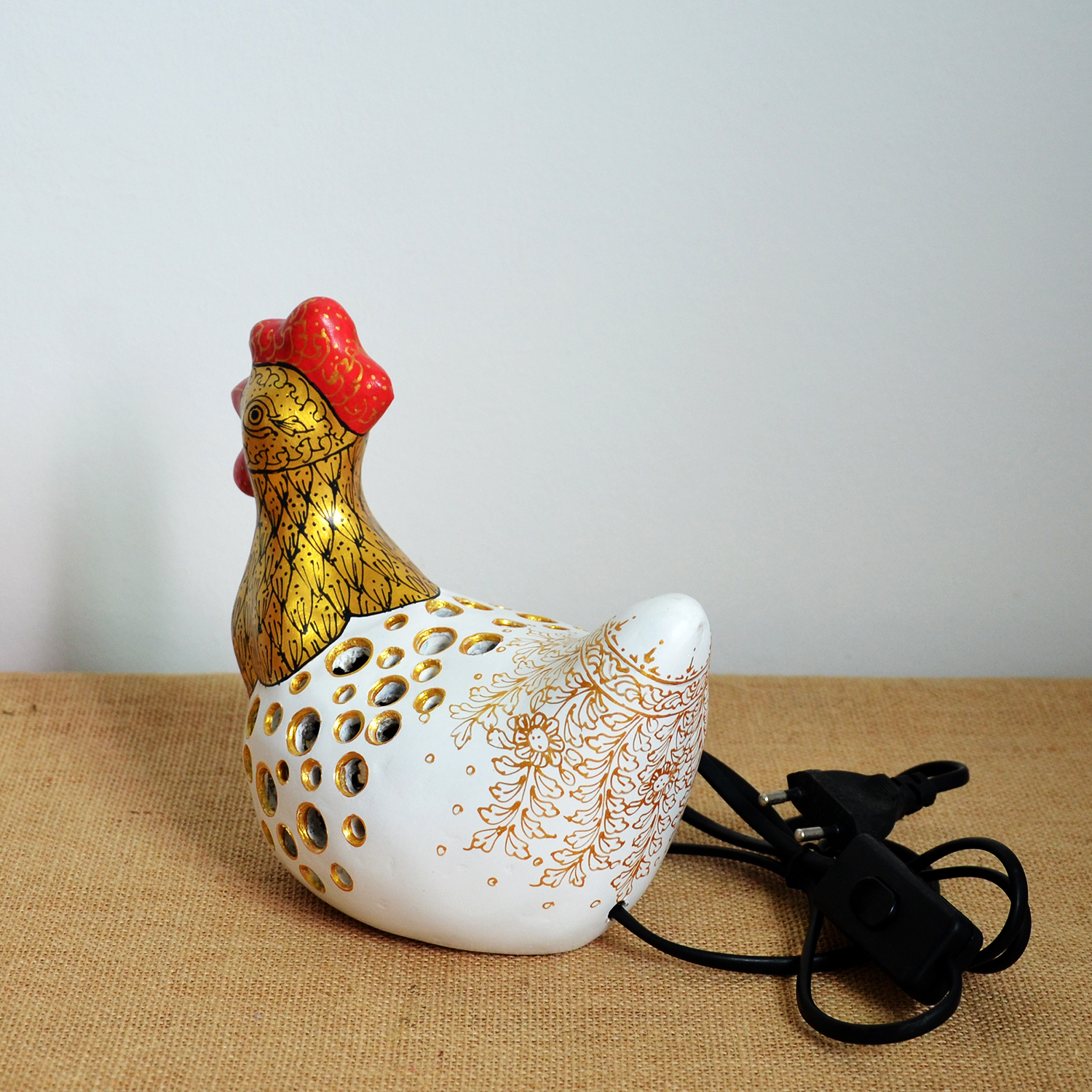 โคมไฟไก่นำโชค ขาวทอง