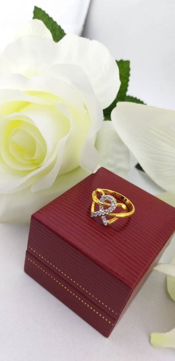 สั่งผลิตเพชรเบลเยี่ยมคัท แหวนแต่งงาน แหวนหมั้น ใส่เที่ยว ออกงาน แหวนทองคำ 18K เพชรแท้ 0.27 กะรัต 3.08 กรัม น้ำ 99 ราคาถูกมาก มีใบรับประกันค่ะ